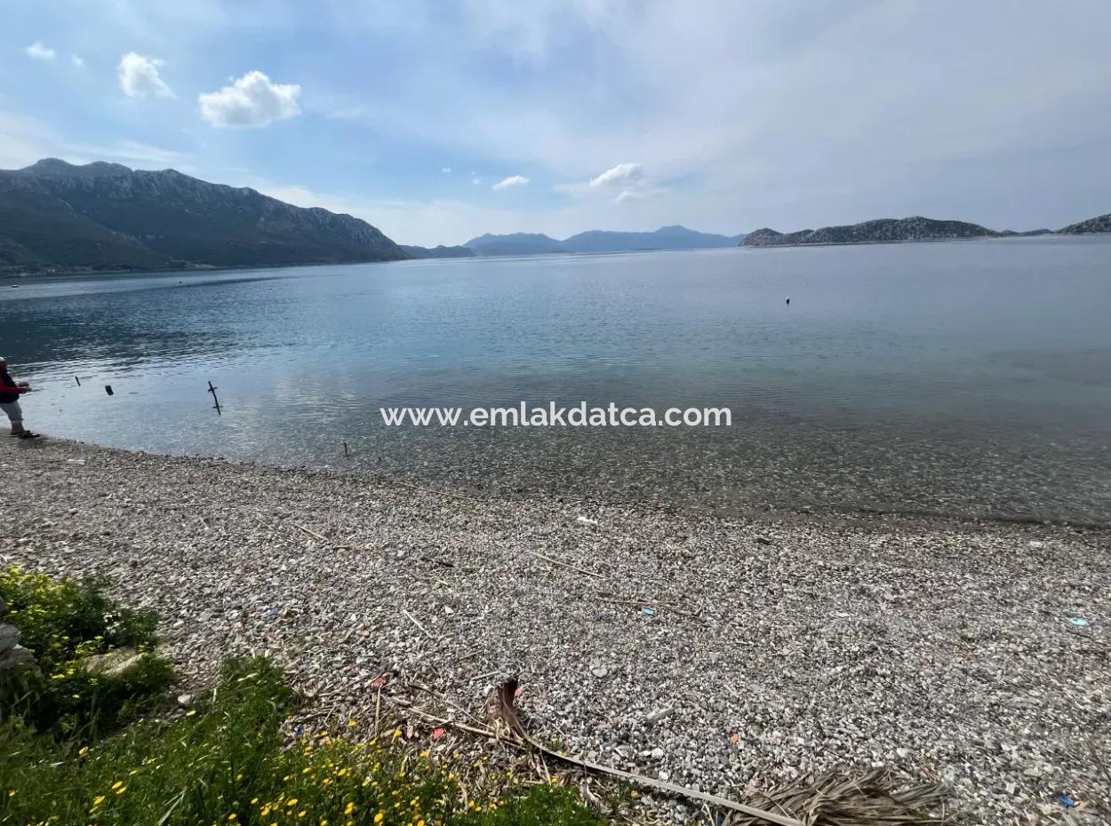 Einfamilienhaus Zum Verkauf Auf Einem 2000M2 Großen Grundstück Am Meer Im Viertel Marmaris Söğüt. Geeignet Zum Festbinden Eines Bootes Davor.