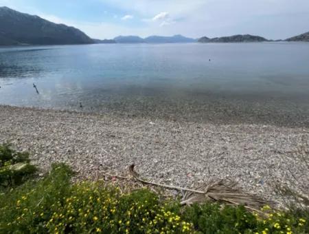 Einfamilienhaus Zum Verkauf Auf Einem 2000M2 Großen Grundstück Am Meer Im Viertel Marmaris Söğüt. Geeignet Zum Festbinden Eines Bootes Davor.