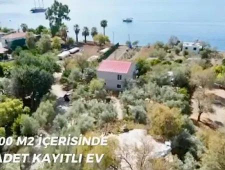 Einfamilienhaus Zum Verkauf Auf Einem 2000M2 Großen Grundstück Am Meer Im Viertel Marmaris Söğüt. Geeignet Zum Festbinden Eines Bootes Davor.