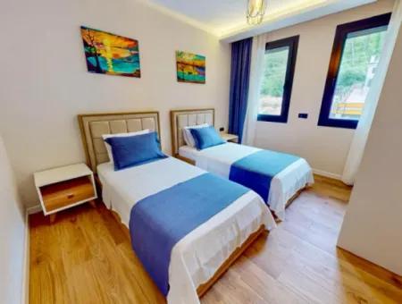 Marmaris Çamlı Mahallesinde Müstakil Yüzme Havuzlu 3 Oda 1 Salon Bahçeli Ultra Lüks Kiralık Günlük Villa