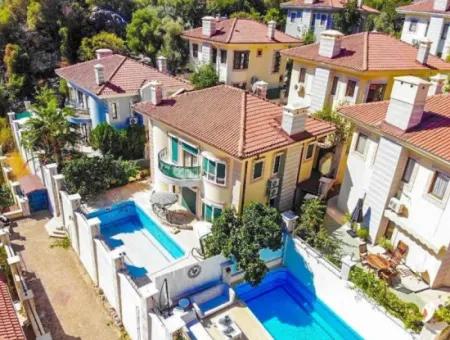 Marmaris Armutalan Mevkiinde Tam Müstakil Bahçeli Havuzlu Satılık Villa