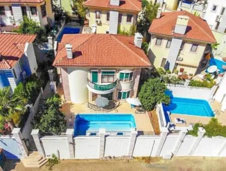 Marmaris Armutalan Mevkiinde Tam Müstakil Bahçeli Havuzlu Satılık Villa